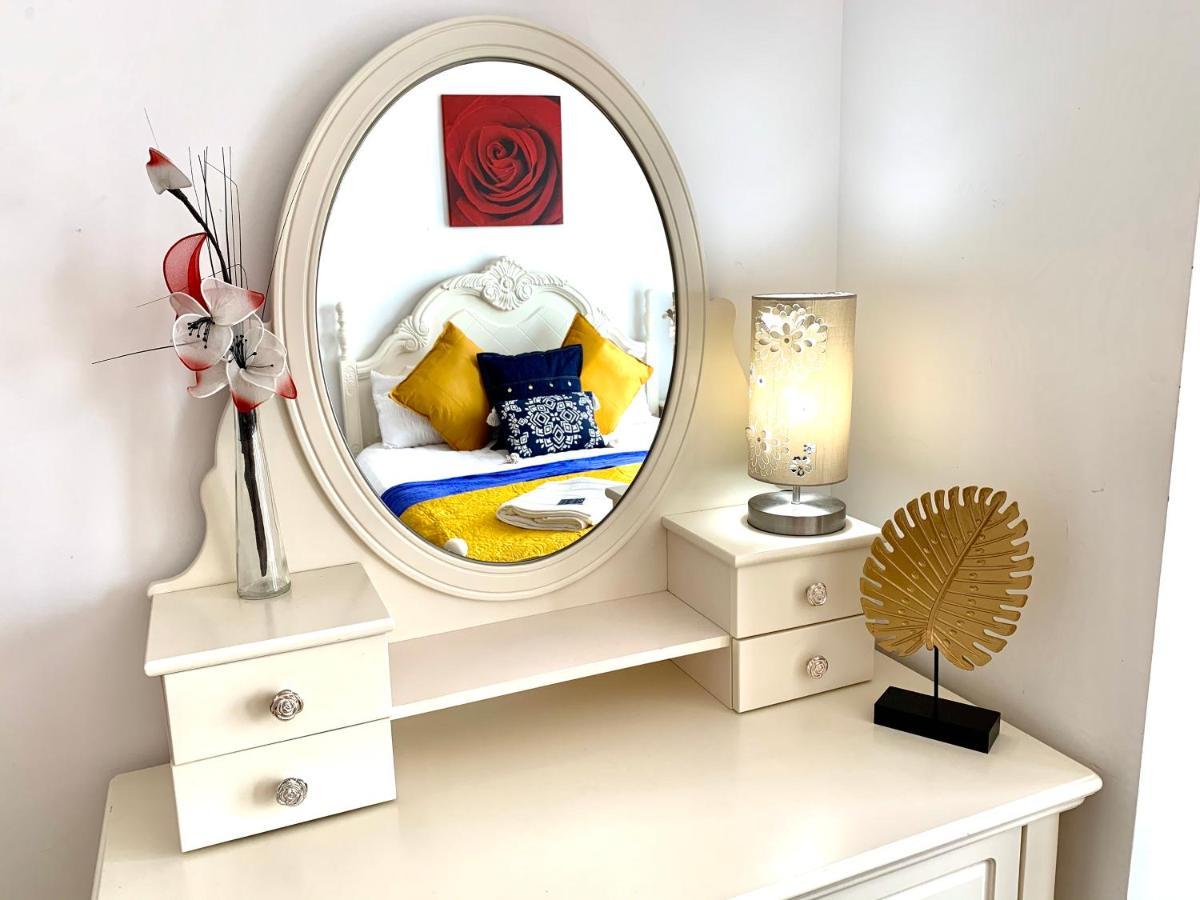 2-Bedrooms Modern Apartment Next To Velodrome, Lounge, Balcony, Parking, Abba Лондон Экстерьер фото