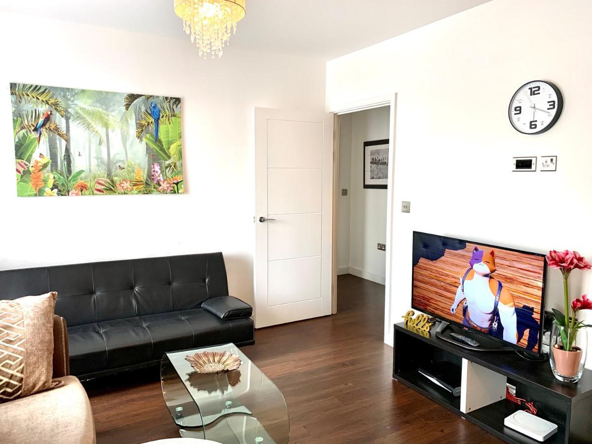 2-Bedrooms Modern Apartment Next To Velodrome, Lounge, Balcony, Parking, Abba Лондон Экстерьер фото