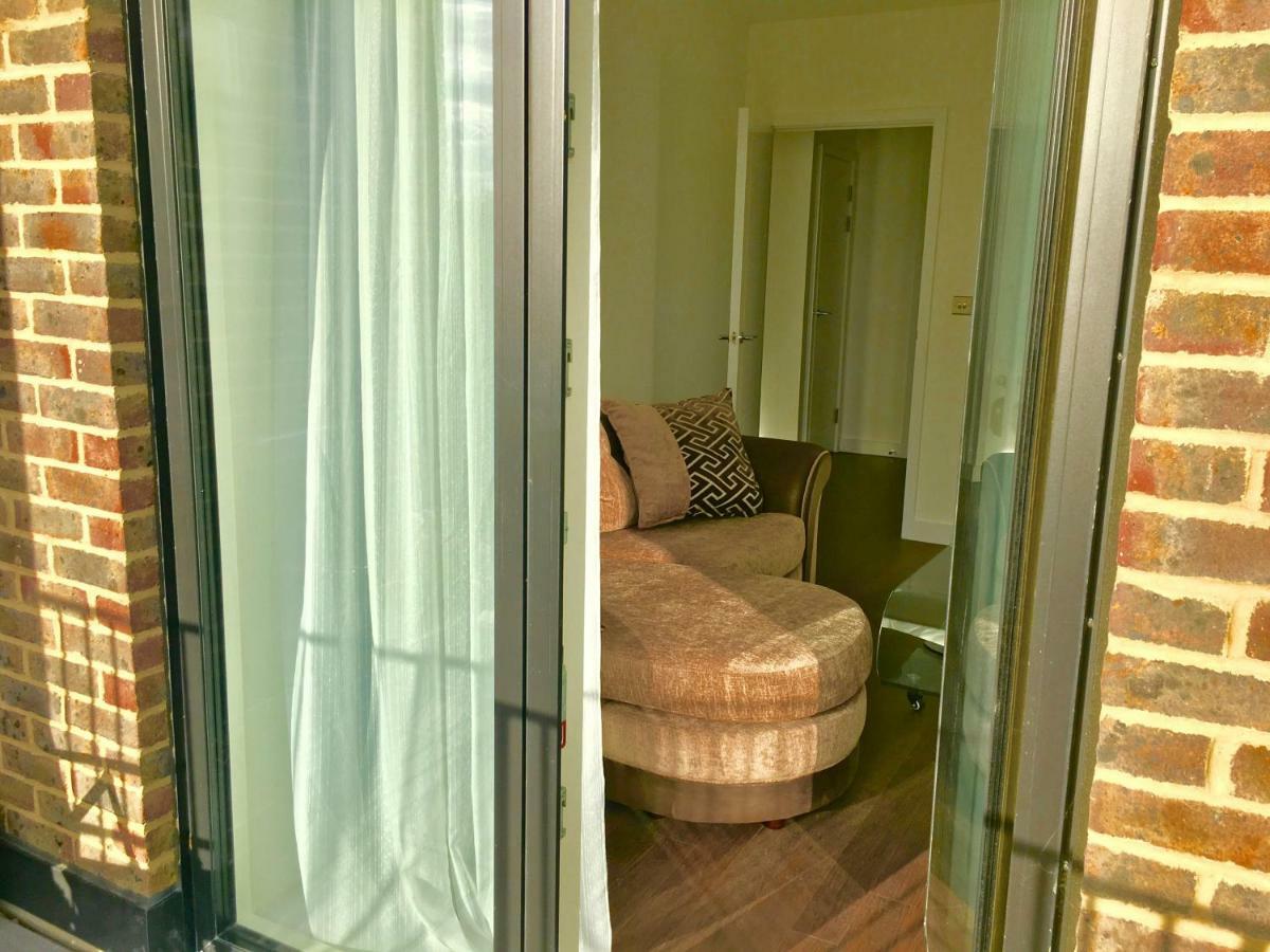 2-Bedrooms Modern Apartment Next To Velodrome, Lounge, Balcony, Parking, Abba Лондон Экстерьер фото