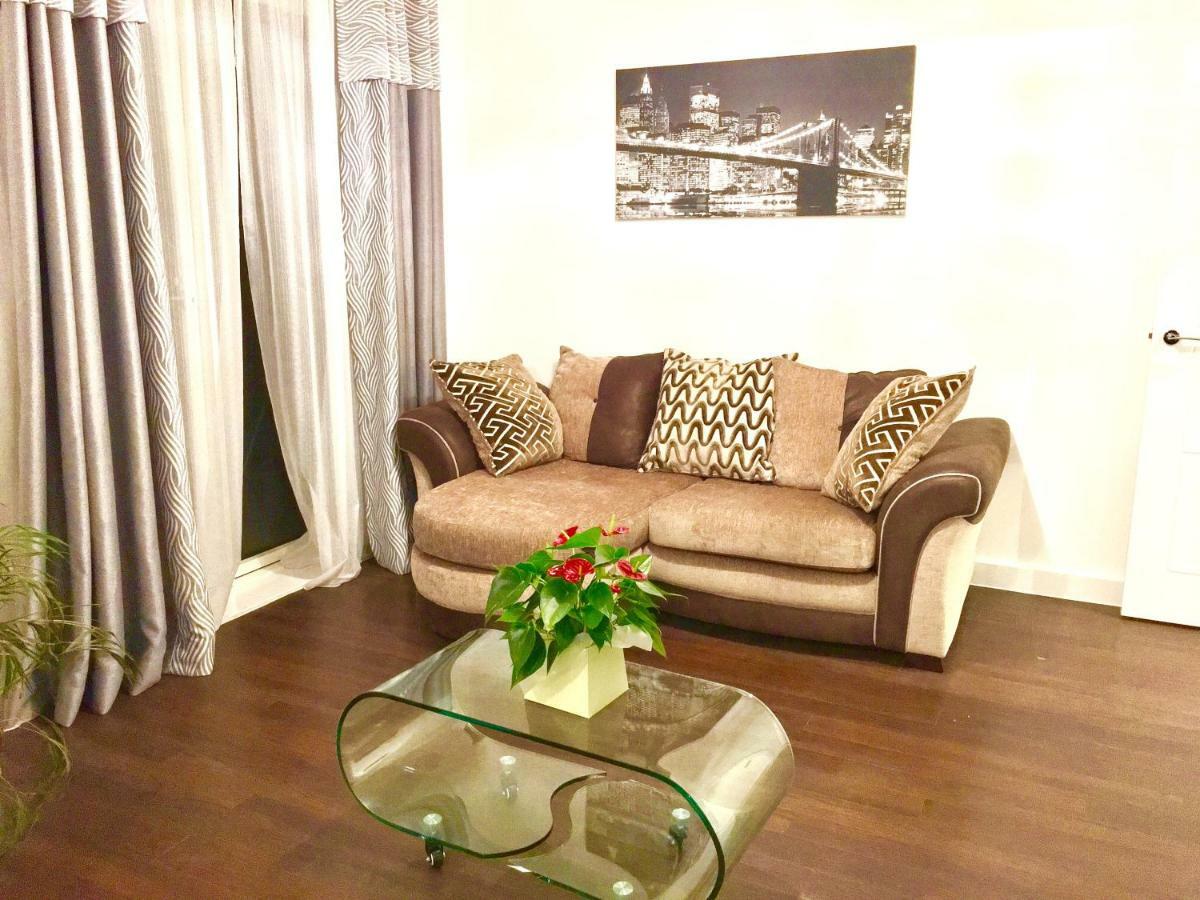 2-Bedrooms Modern Apartment Next To Velodrome, Lounge, Balcony, Parking, Abba Лондон Экстерьер фото
