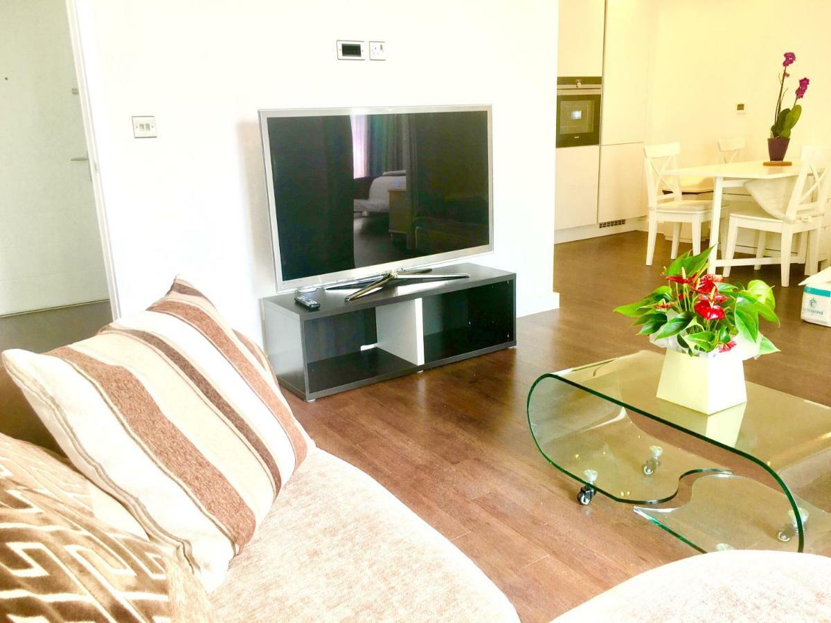 2-Bedrooms Modern Apartment Next To Velodrome, Lounge, Balcony, Parking, Abba Лондон Экстерьер фото